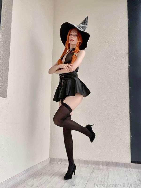 guess my height 🪄✨

#heels #stockings #skinny #young #dress #fyp ( Halloween )