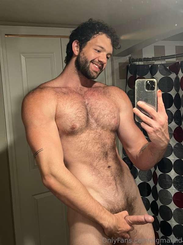 Bathroom pics, feeling like a buff hairy god right now, need..
