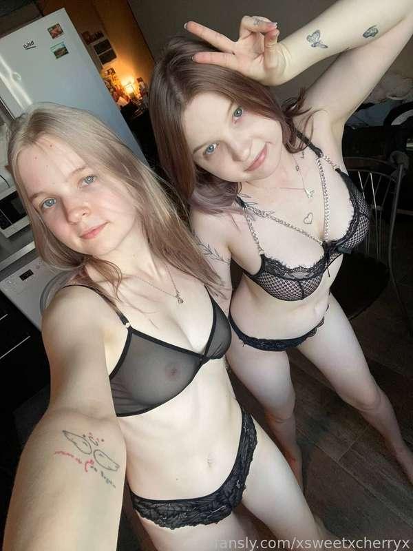 How many times do you want to do interesting things with us?🤤🍓


#fyp #twins #teen #collegegirl #babyface #petite #18 #egirl #young #lingerie 