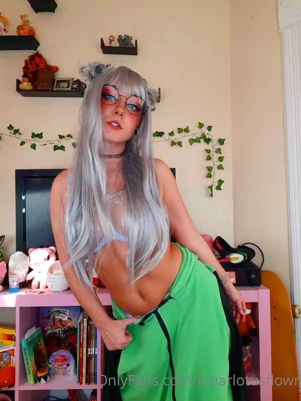 i finally got my Gir onesie so i could cosplay one of my fav..