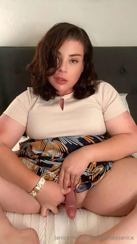 I dare you to make the first move… I’ll be waiting 😏🤭