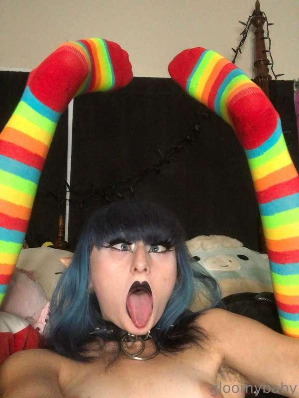 what’s there not to like? feet and tongue in the same pic?
