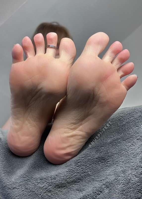 knuspi-feet image #0