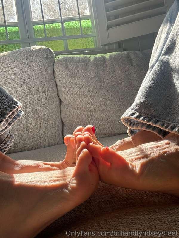 Sunshine toes for your Sunday 🌞