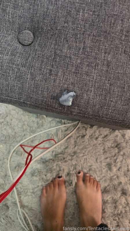 Even during our more chill streams I still manage to make such a mess 🥵 Thank you all for hanging out and feeling good with me last night while I talked about all my wild stories :3

#vtuber #lewdtuber #wet #cum #lovense #pussy #ebony #brat #subby #switch #aftermath #livestream #irl 