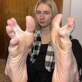 blondies_toes
