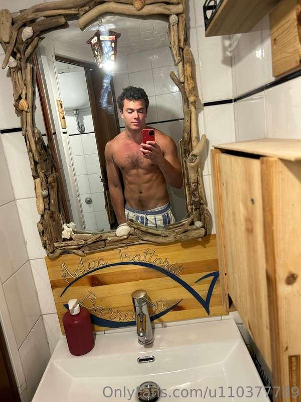 connorbottoms image #0