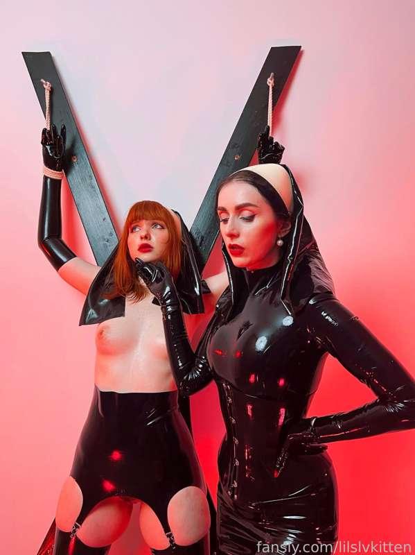 under full @Miss_Ellie_Mouse ‘s control 🥵
#latex