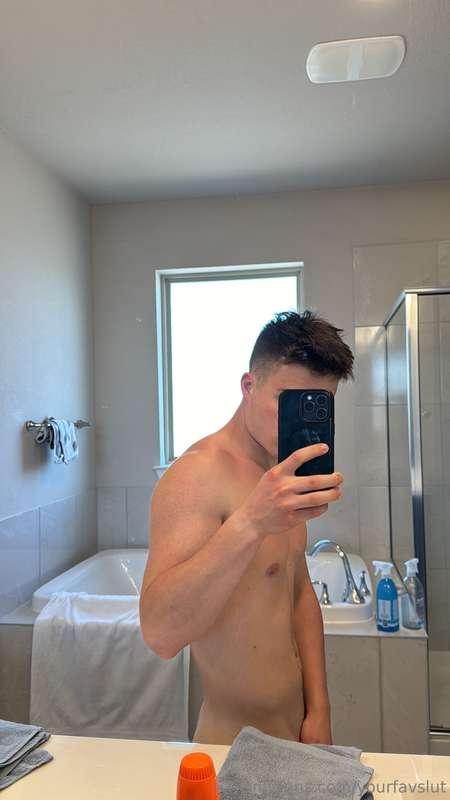 Who wants to be my fuck buddy 🙄