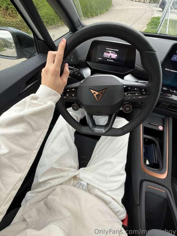 Do you like speed? Drive around the city at high speed, get ..