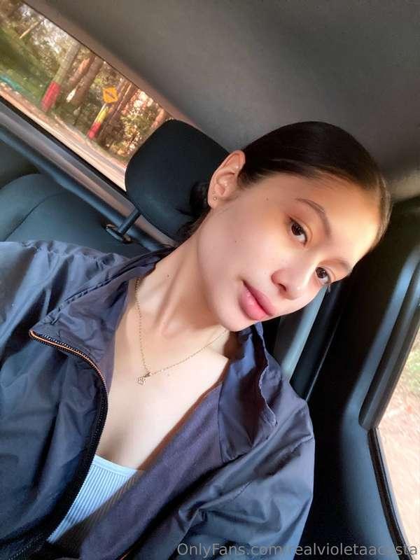 "Embracing my curves with confidence. 🌺💪"