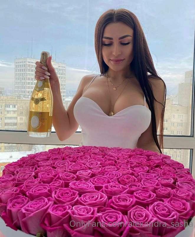 Birthday girl!👸🏻 Happy Birthday to me!🥂🎁🎈 Today I am especia..