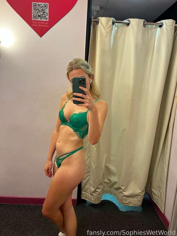 Do you think green is my colour? 

#fyp #girl #petite #blonde #teen #panties #wet 