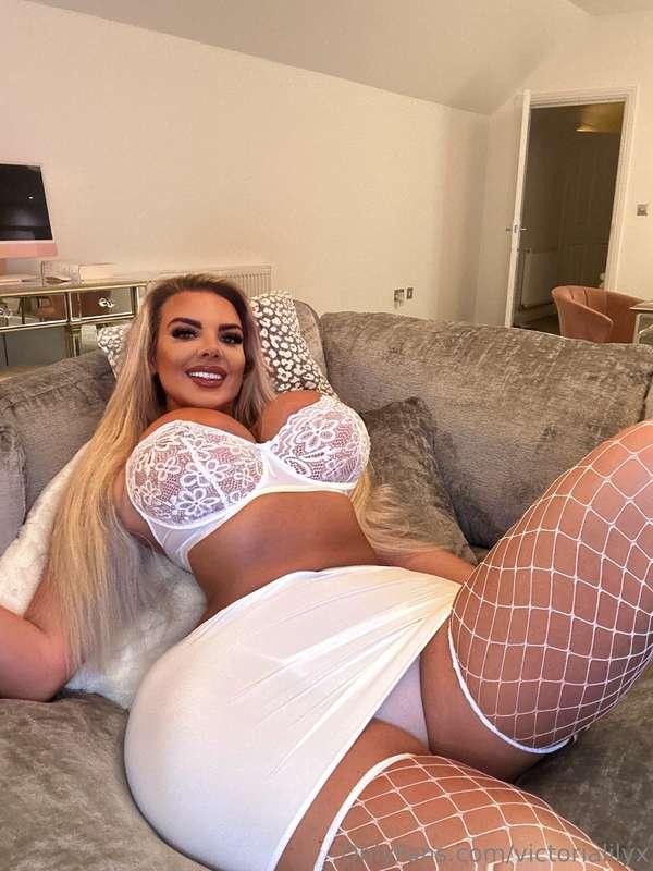 Spread these legs baby 🐱
