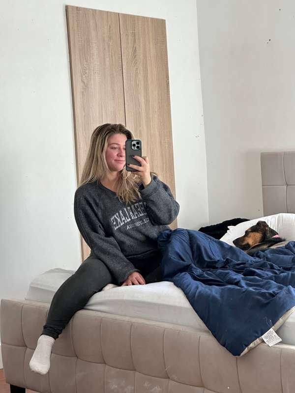 good morning 💁🏼‍♀️ birthday queen has arisen!!! Hahaha slept..