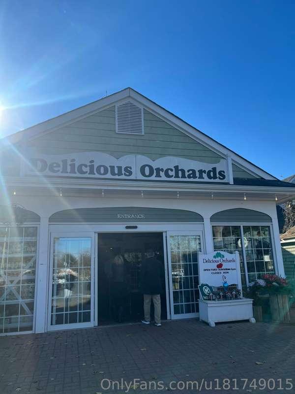 Went and picked up pies 🥧 for thanksgiving it’s our traditio..