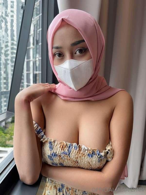 Secret slut @syakhalifah is ready to take your dick 🍆 Discov..