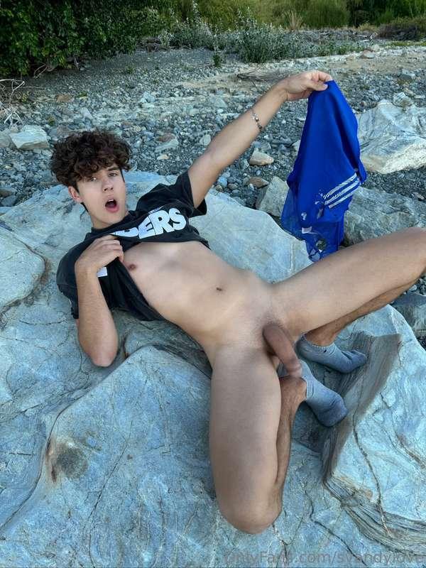 I got fucked hard by my boyfriend at the lake 😮‍💨 cummm is e..