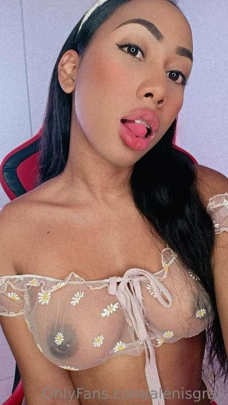 hey daddy shall we play today? 

hey papi ¿jugamos hoy?