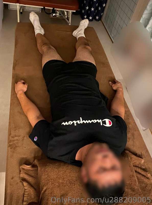 姿勢矯正を受けに来た
33歳のガッチリお兄さん

施術後にローション手コキで射精しちゃいました❤️

ドピュっと飛んでま..