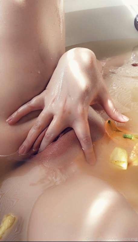 Bath time but make it erotic 💦