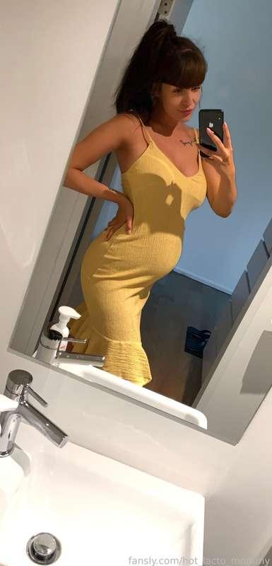 Pregnancy throwback from my first pregnancy. I loved being pregnant with my first one, I felt so hot and feminine even with the belly! 🥰