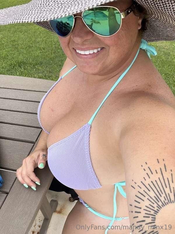 Check out this voluptuous hottie 🔥  Likes to get freaky naug..