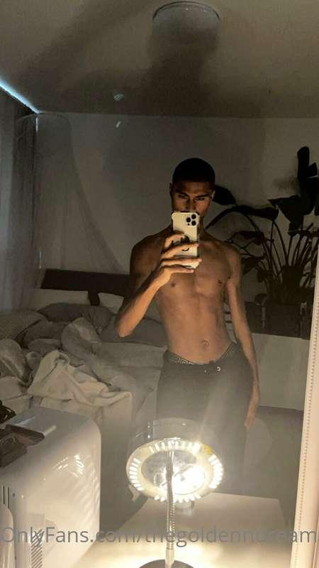 Bed is empty 😌 needs to be filled.. like me.