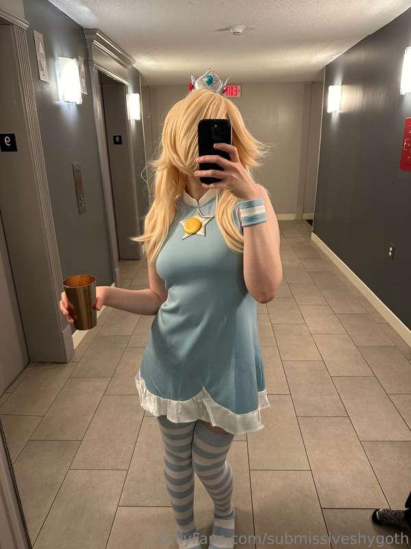 Don’t hate me if I wanna fuck in the Rosalina outfit 👉👈