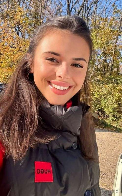 💓𝐅𝐑𝐄𝐄𝐄 𝐒𝐔𝐁𝐒𝐂𝐑𝐈𝐏𝐓𝐈𝐎𝐍💓 cute @official_emiliaxo just turned 19 ..