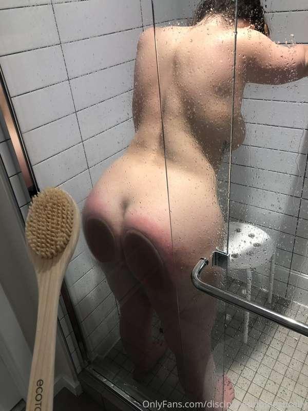 Moments before getting another good dose of the bathbrush on..