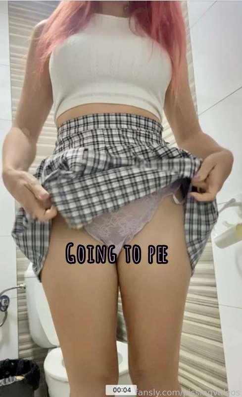 pissingvideos image #2