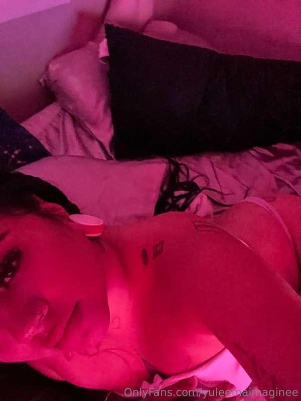 bend me over on my bed, papi? ^-^