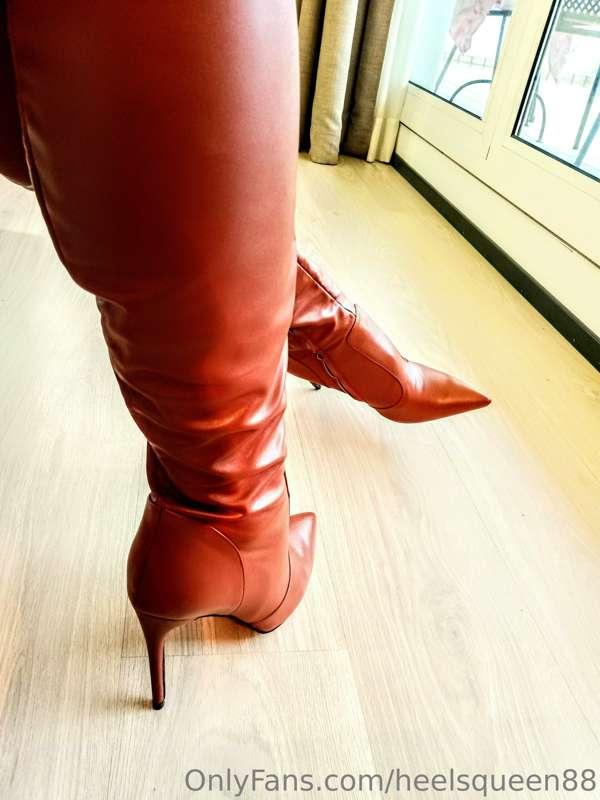 🤎🤎 love my heels 🤎🤎