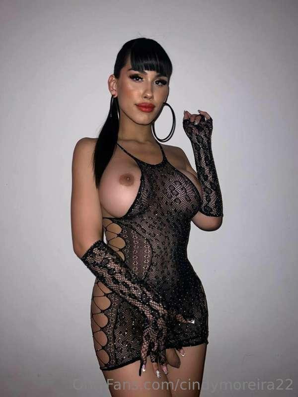 @GiuliTurns wants to be your personal whore & take ur load, ..