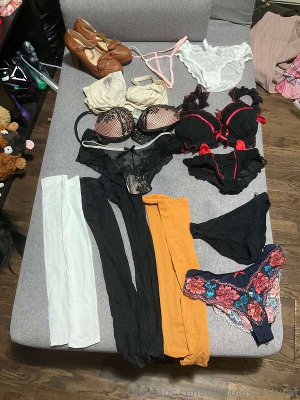 Selling a bunch of my old much loved underwear and socks! Pl..