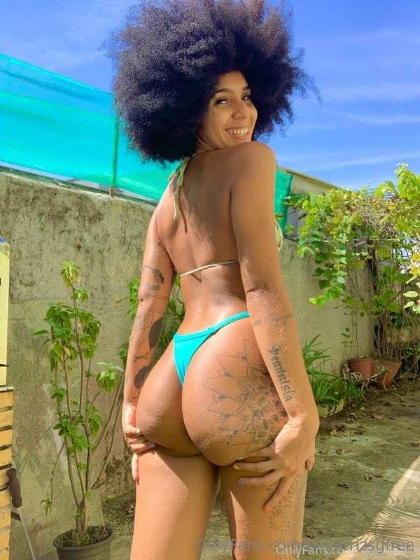 What do u think about my ass and tits??🍑🍈🍈