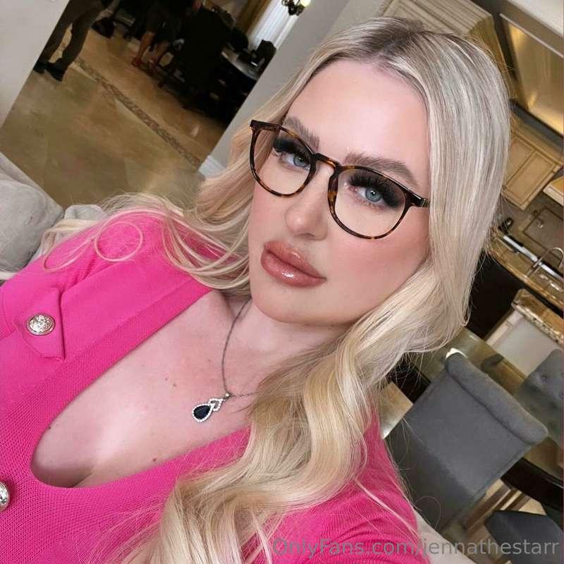 Want a cock rate baby? what about topless? 😈