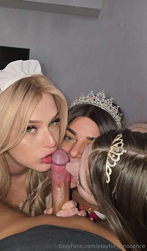 Naughty princesses. 👅💦
