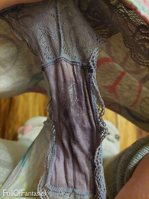 #gusset collection. While you stroke, think about how lucky you'd be to dive in my hamper 😘#pantyfetish #wetspot #grool #pussyjuice
