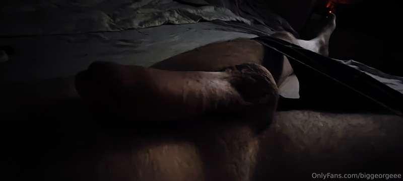 It's hard to sleep with my dick standing up. 🍆