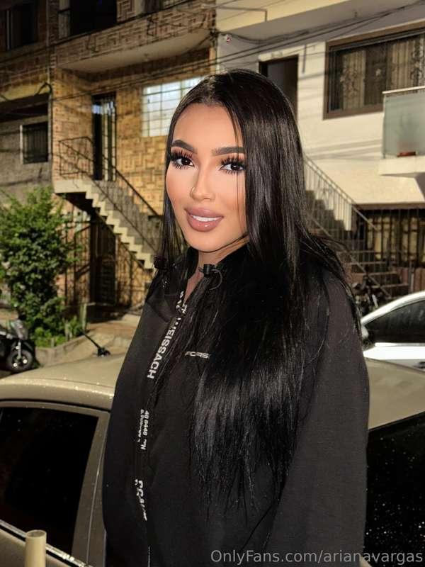 Just a glitter bomb in human form 💫🎉💋