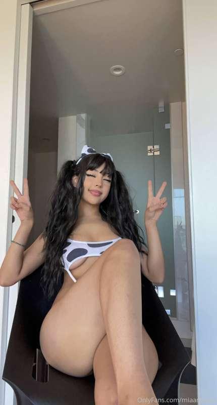 peace love and titties 😋