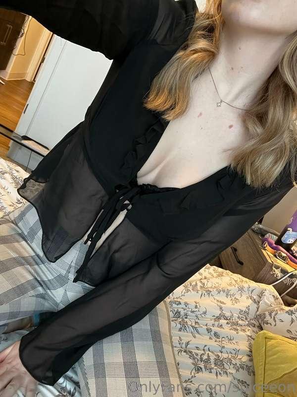 If you saw my bra showing, would you tell me? 🥵