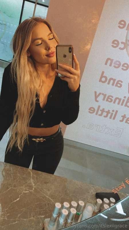 havent updated my feed for a while but im back !​🥰​… and ser..