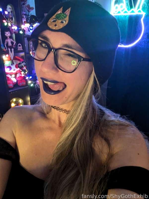 Streaming I twitch right now!! 
Twitch.tv/shygothexhib 