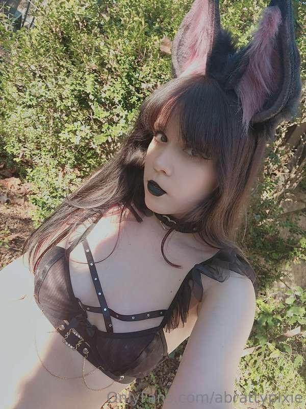 I took a bunch of pics dressed as my vtuber!