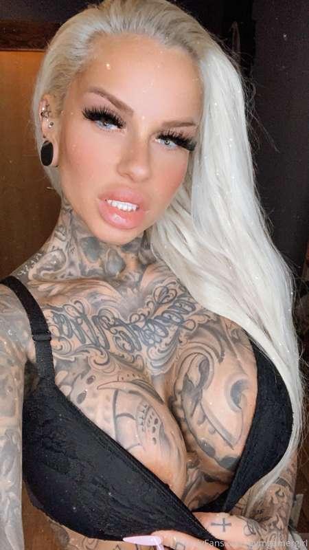 Tip me 10$ to see this pic uncensored 🥰🥰🥰🥰 like if u love bi..