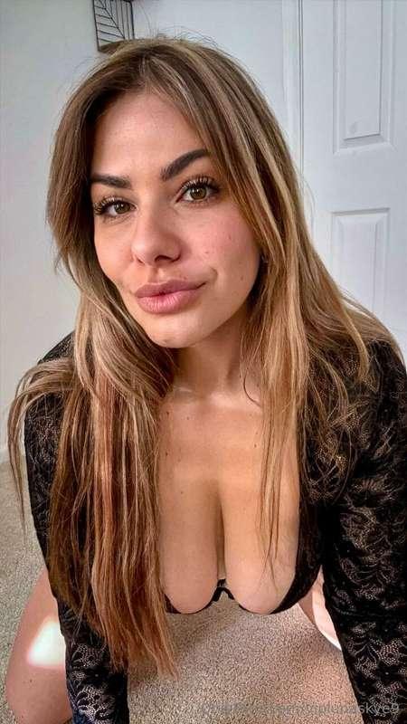 I want to hear you groaning in my ear when I make you cum 🥵💦