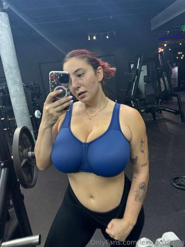 happy monday everyone! :) let's get these gainsss 💪🏼